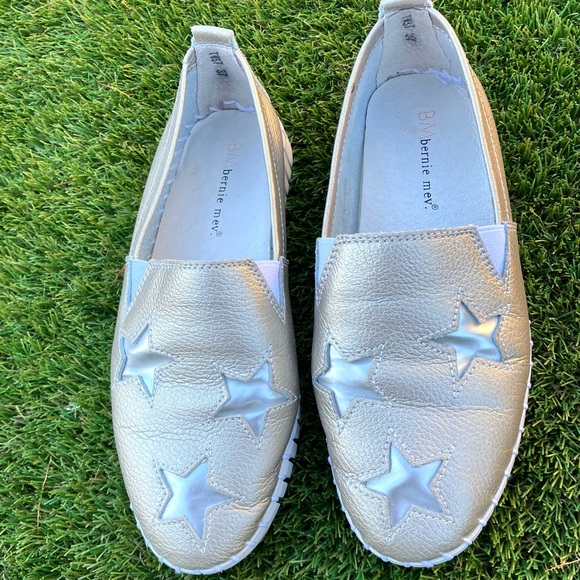 bernie mev. Metallic Gold Star Slip-On Loafers, size EU 37 (US 6-7) - Picture 5 of 13